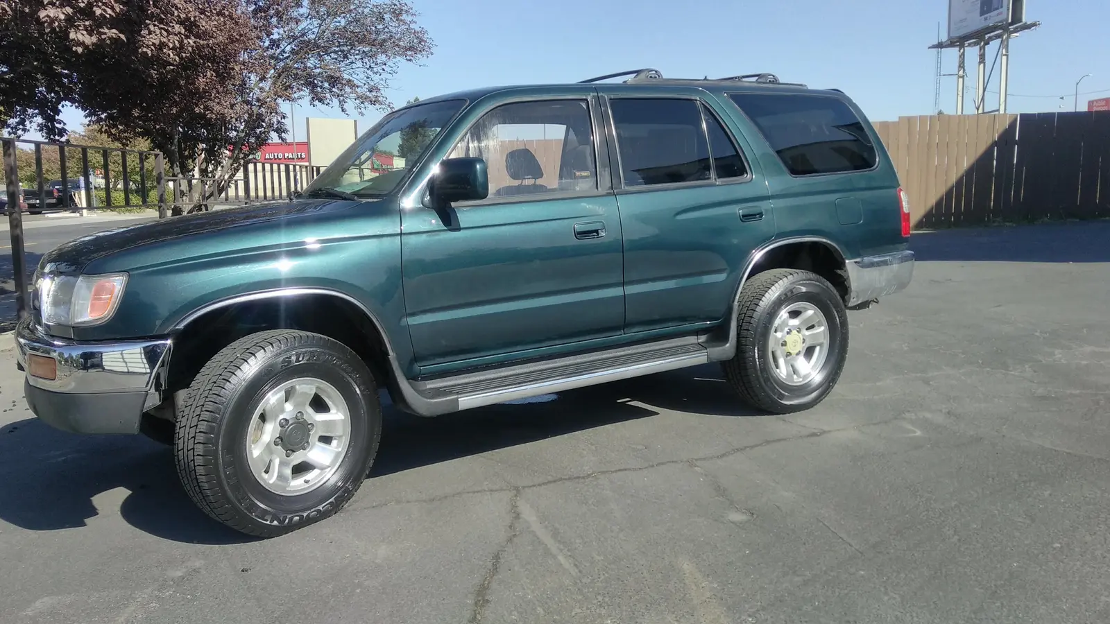 Green Toyota 4Runner, exterior detail
