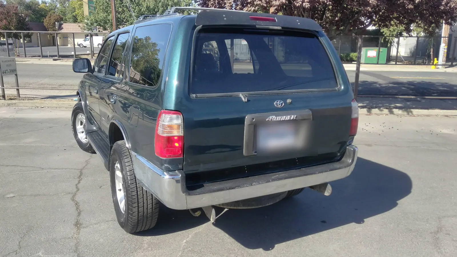 Green Toyota 4Runner, exterior detail