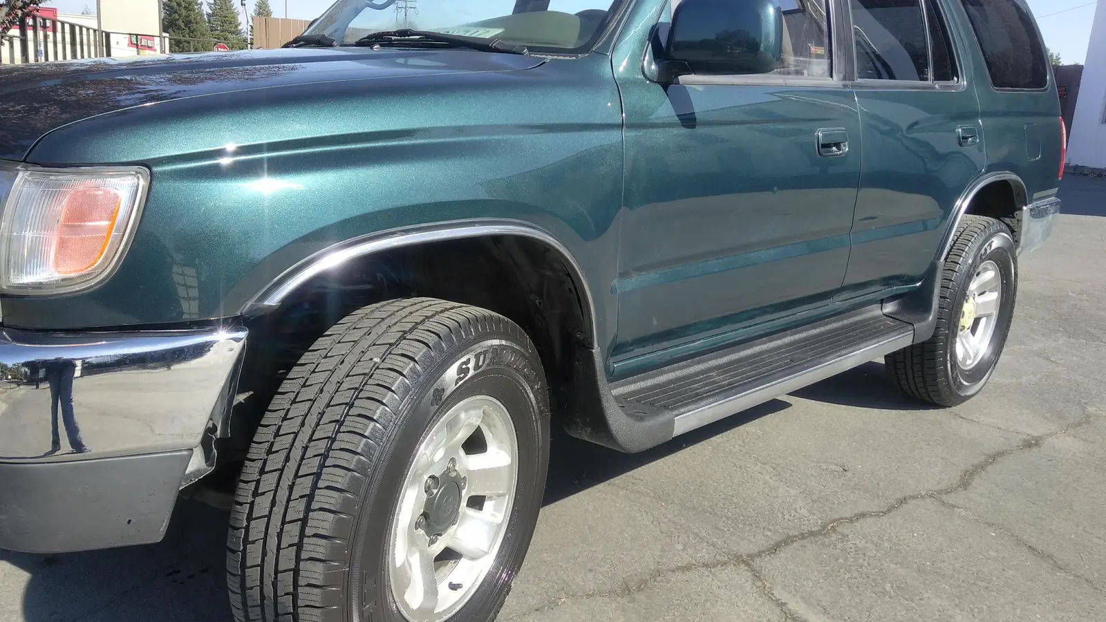Green Toyota 4Runner, exterior detail