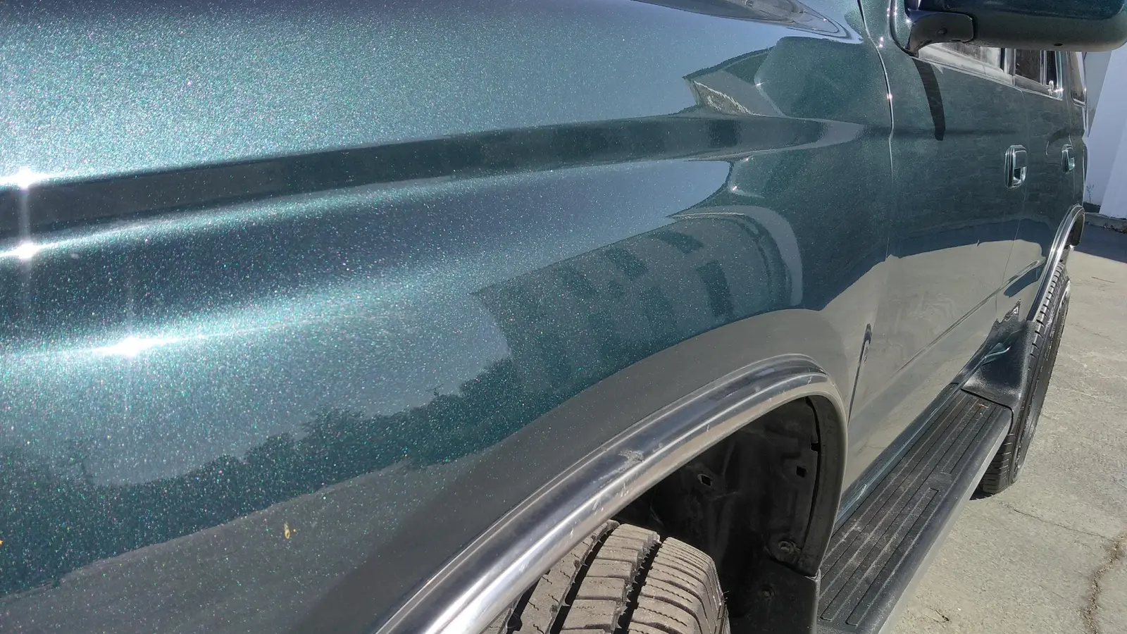 Green Toyota 4Runner, exterior detail