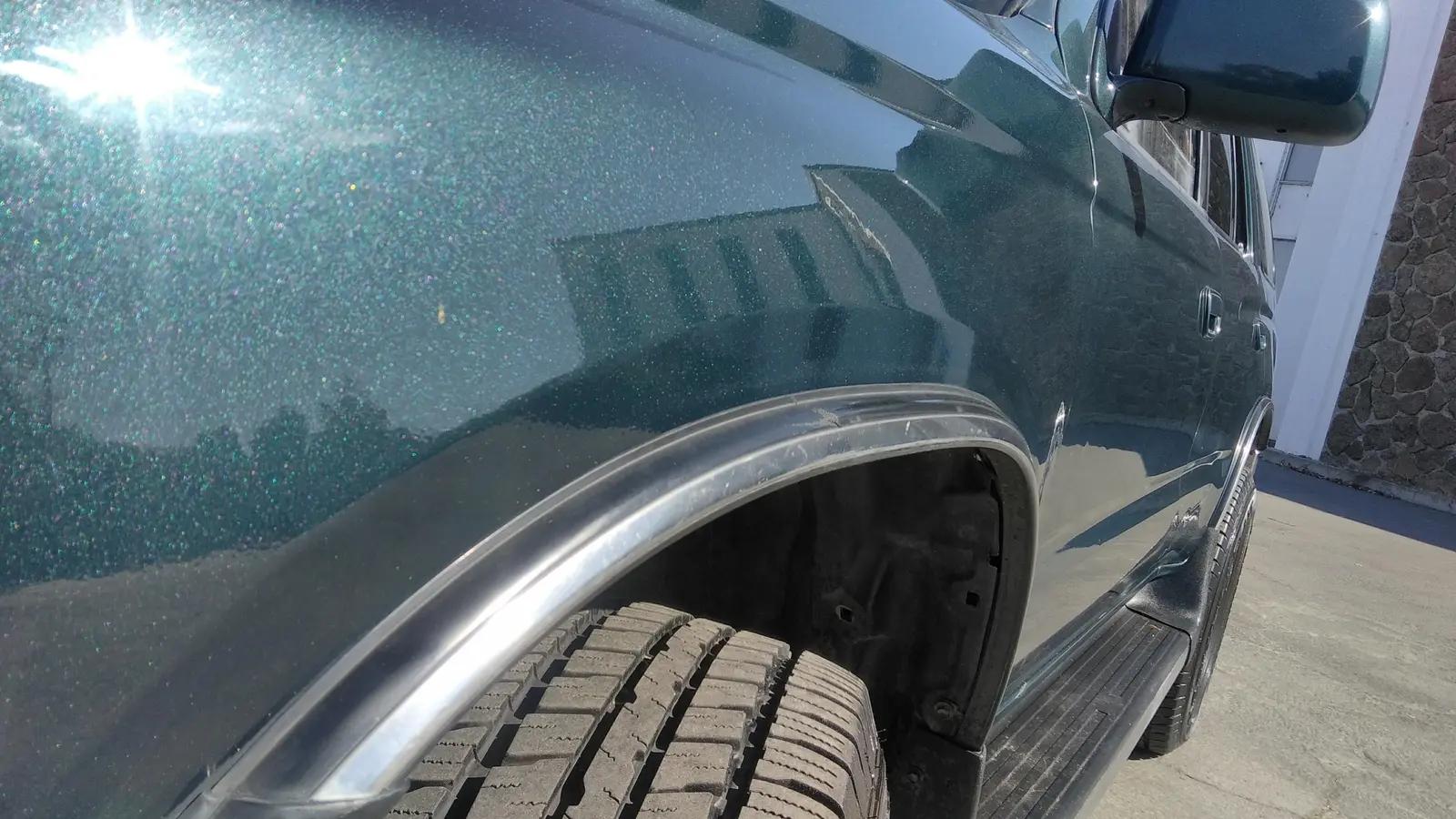 Green Toyota 4Runner, exterior detail