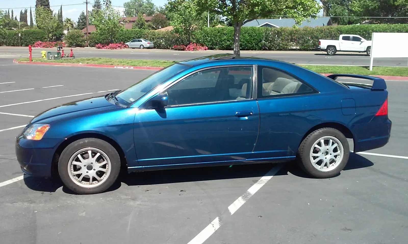 Blue Honda Civic coupe, exterior detail