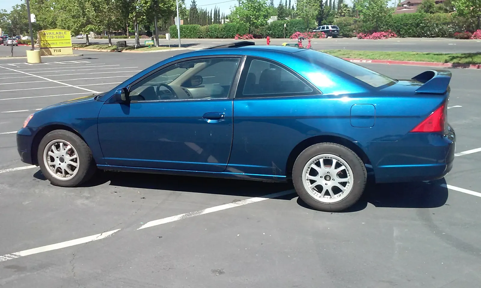 Blue Honda Civic coupe, exterior detail