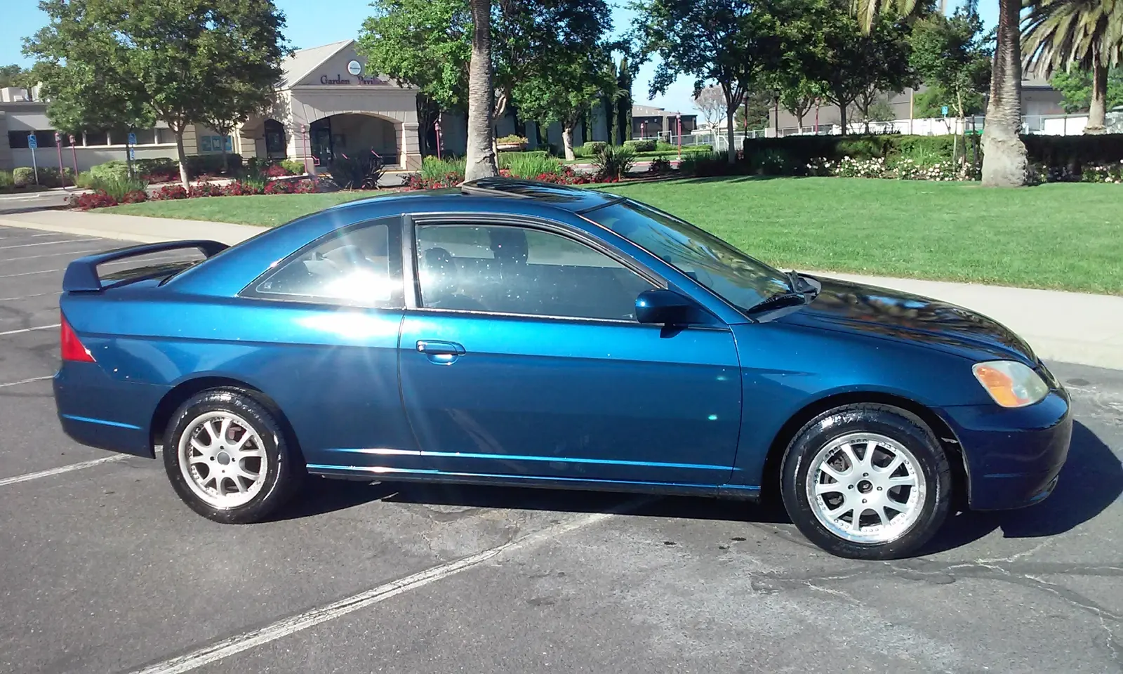 Blue Honda Civic coupe, exterior detail