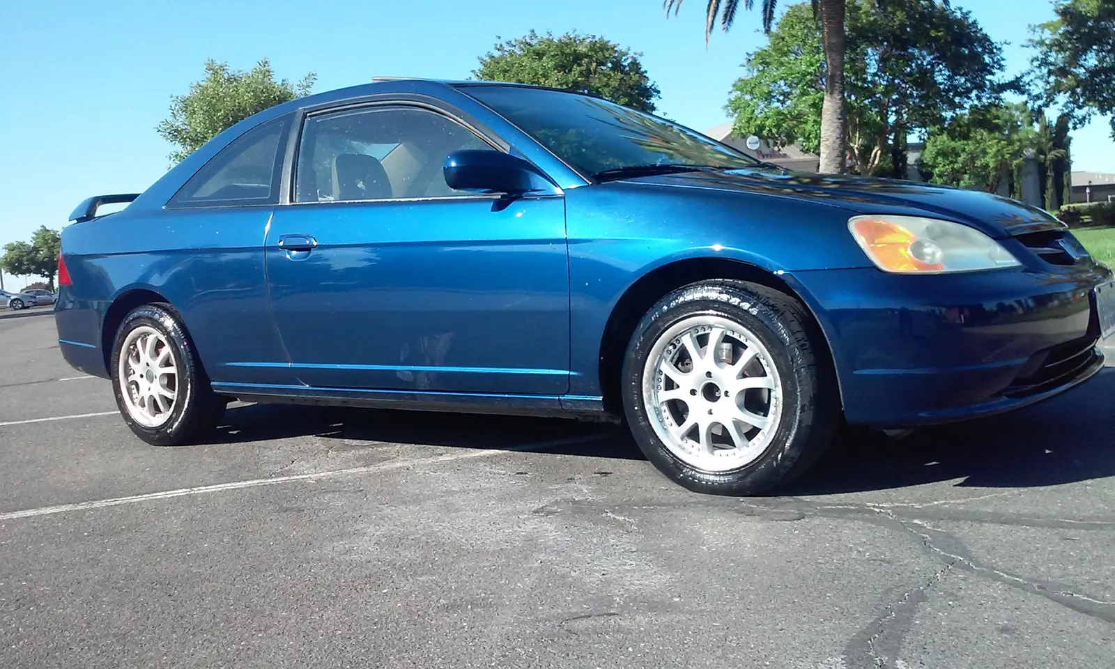 Blue Honda Civic coupe, exterior detail