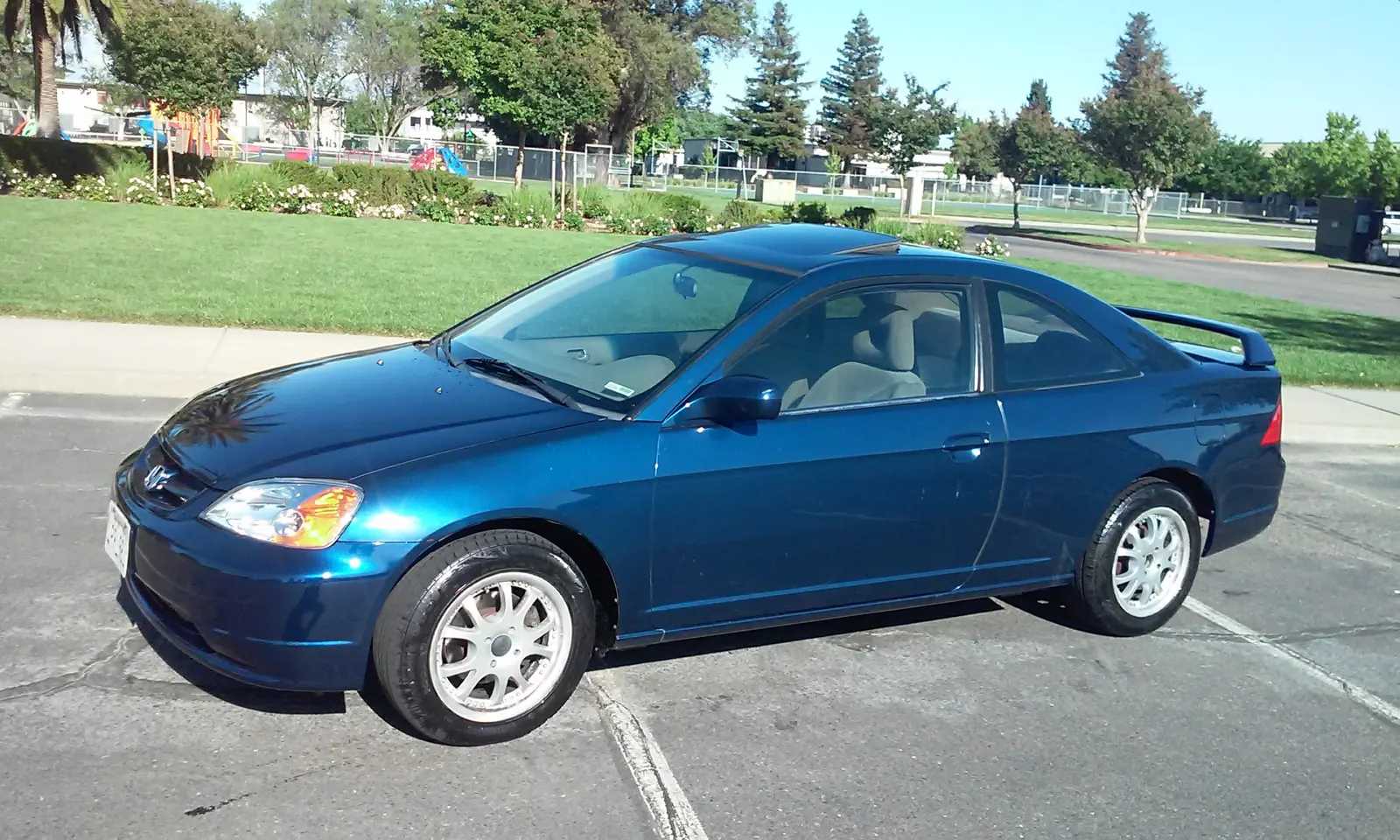 Blue Honda Civic coupe, exterior detail