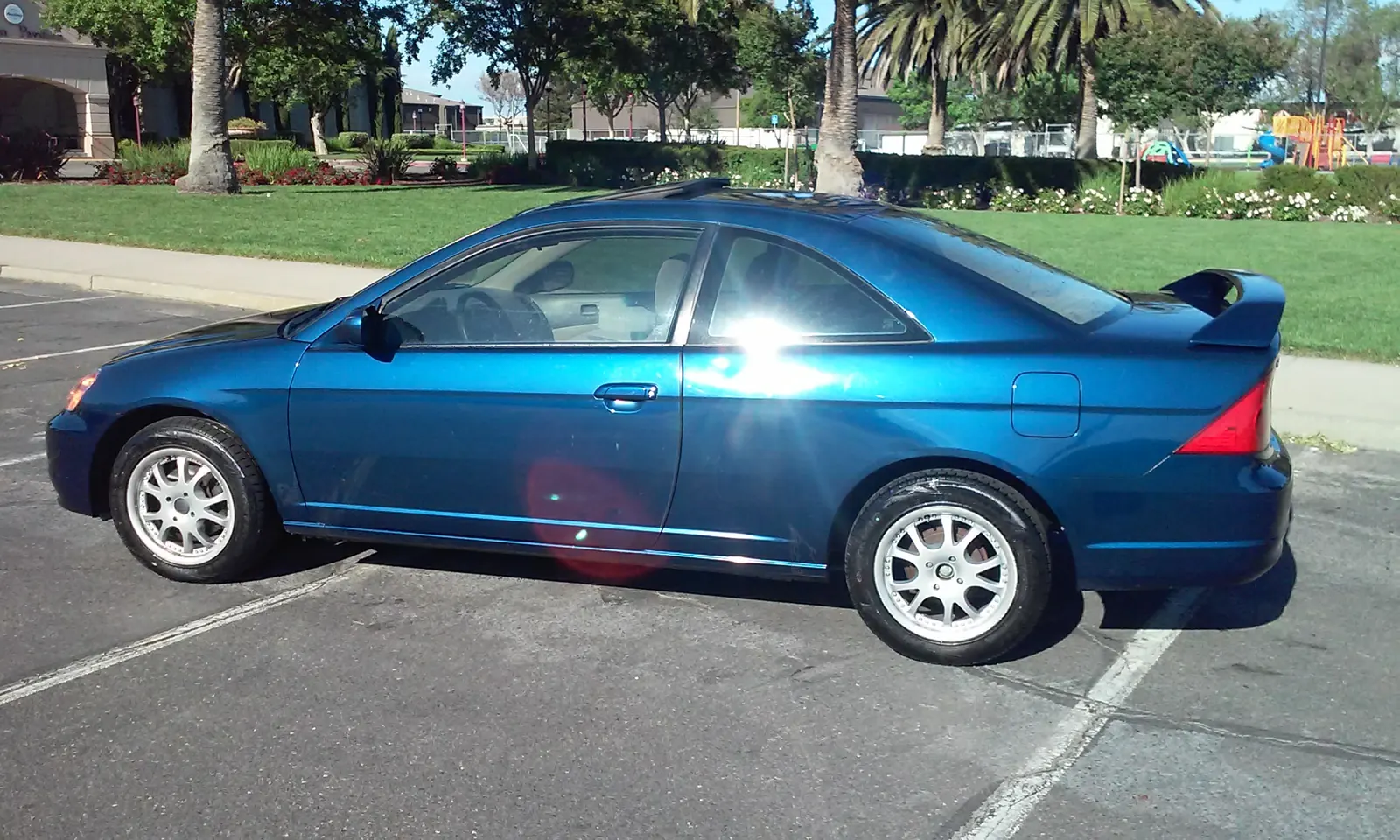 Blue Honda Civic coupe, exterior detail