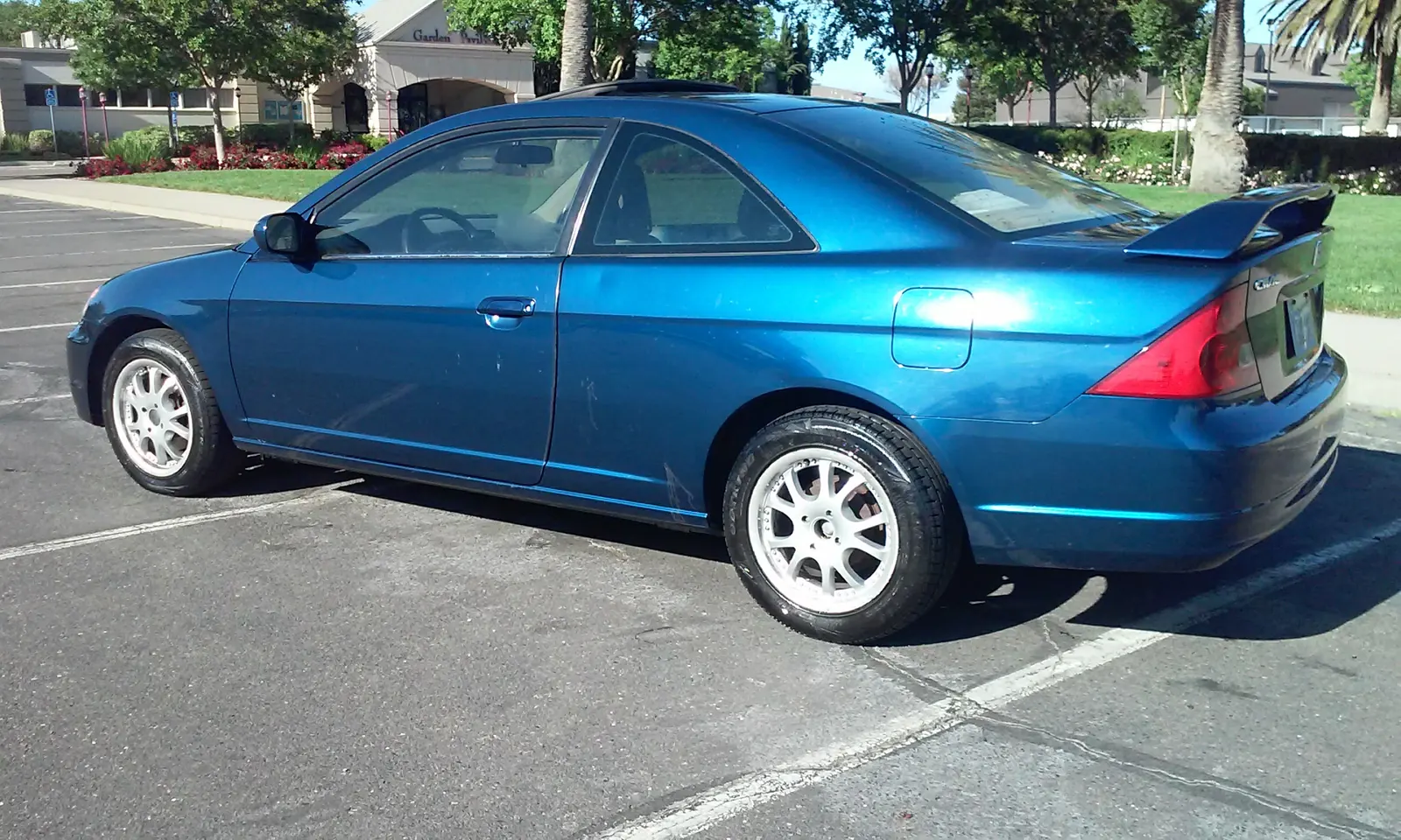 Blue Honda Civic coupe, exterior detail