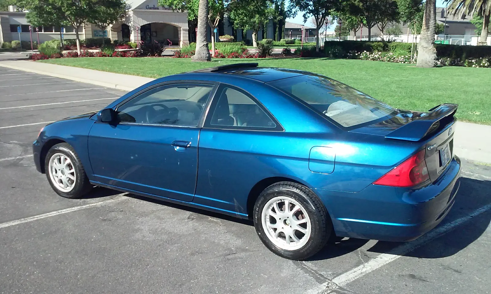 Blue Honda Civic coupe, exterior detail
