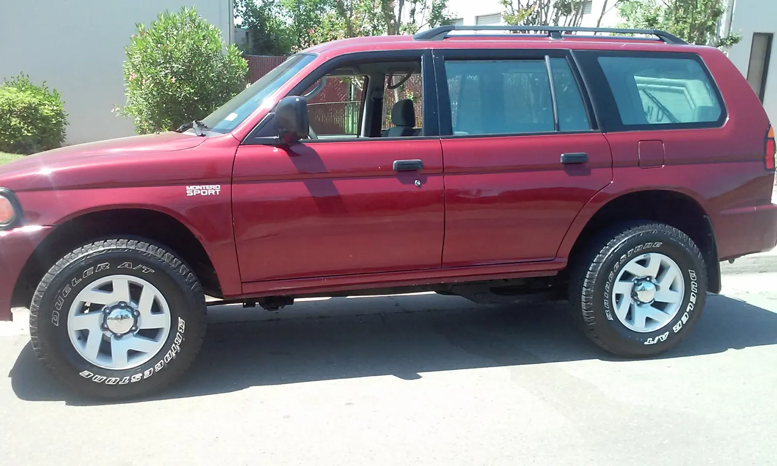 Red Mitsubishi Montero Sport, washed and detailed