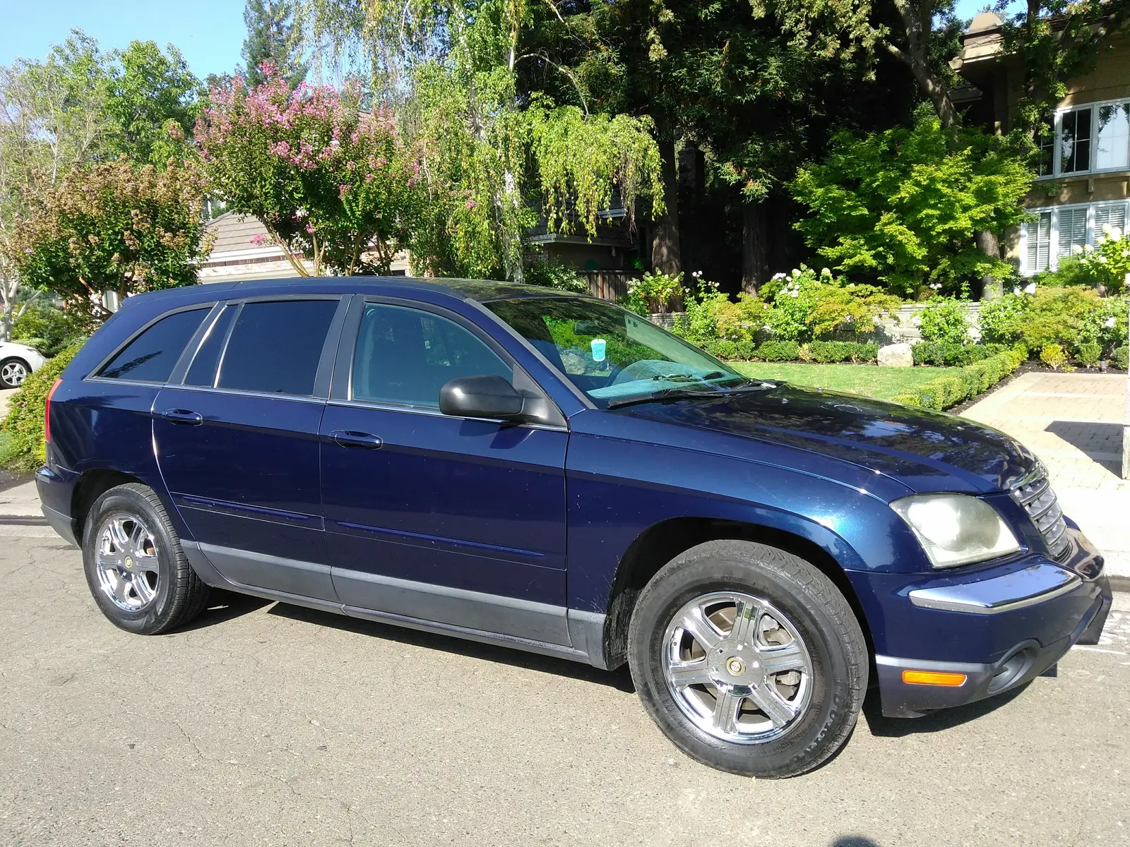 Blue Chrysler Pacifica, exterior detail